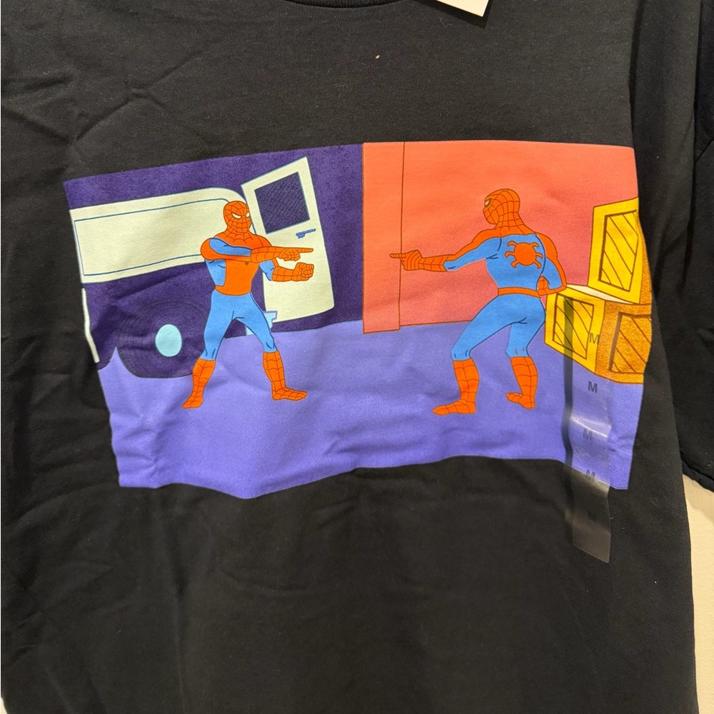 Marvel Comics Men’s Medium Spider-Man Pointing at Spider-Man Graphic Tee NWT - Picture 2 of 2